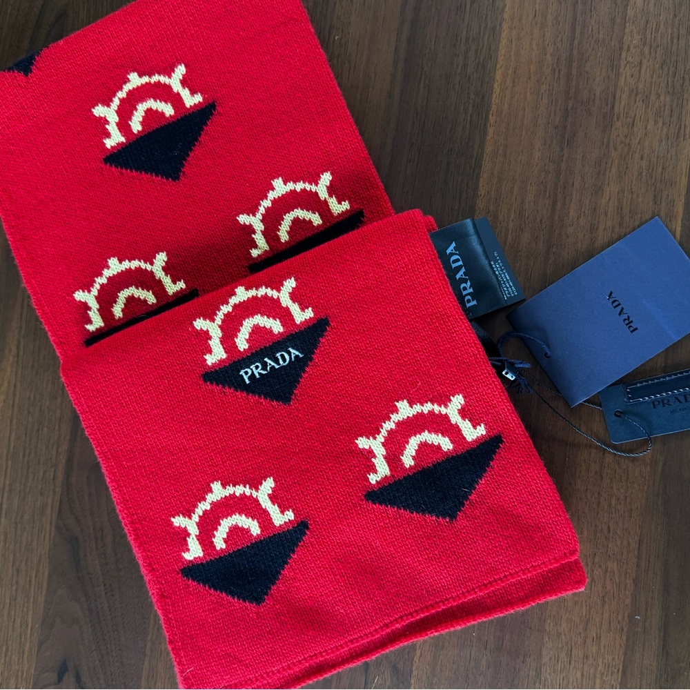 🔥 NWT Prada Red Wool & Cashmere Scarf — Bold Graphic Motif & Intarsia Logo 🔥